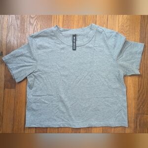 Design Lab Lord & Taylor Light Gray Short Sleeve Tee With Detachable Feathers